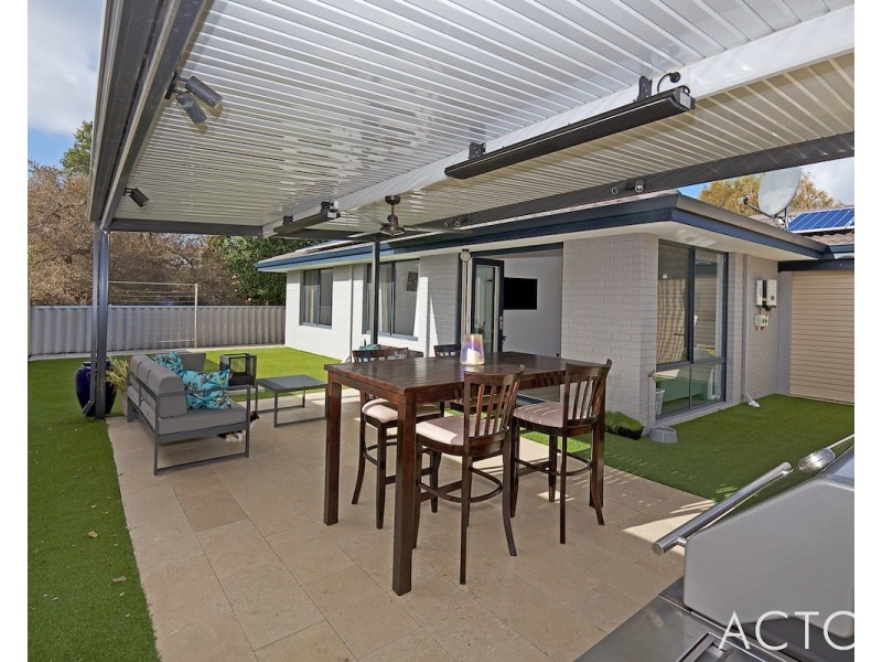 95B Peelwood Parade, Halls Head WA 6210