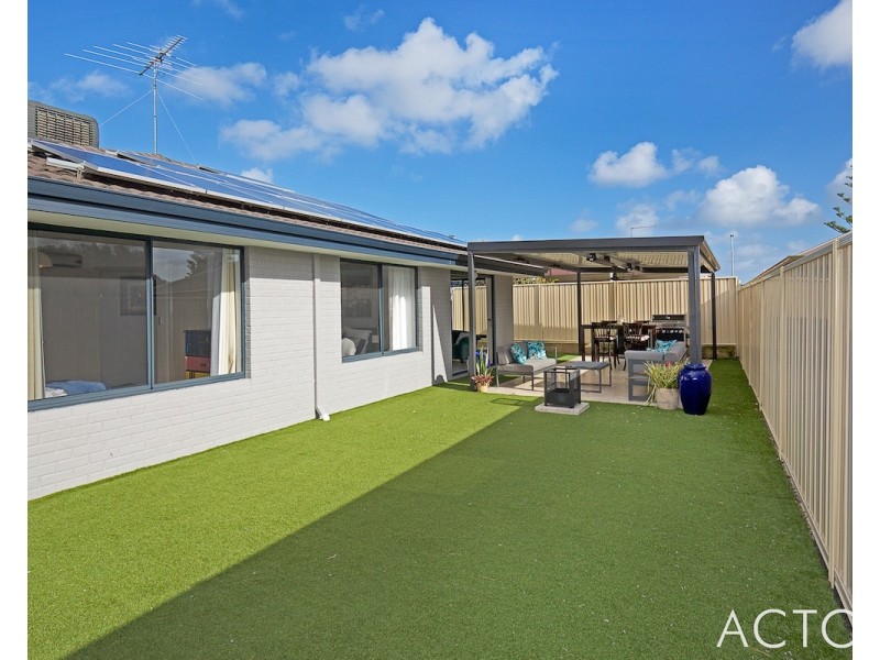 95B Peelwood Parade, Halls Head WA 6210