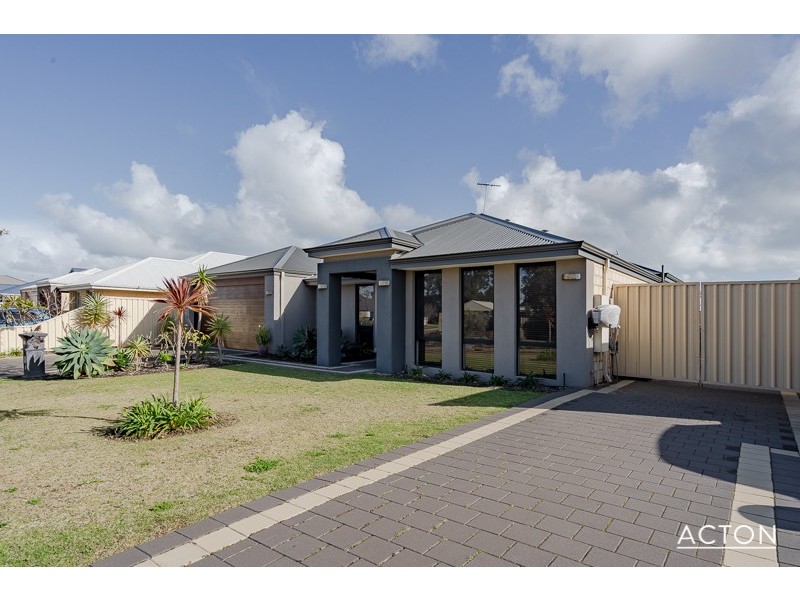 4 Calder Nook, Lakelands WA 6180