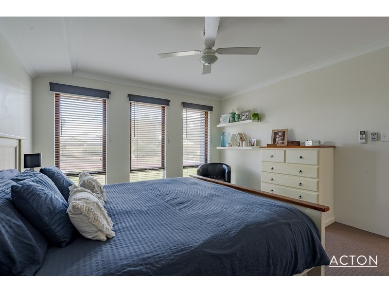 4 Calder Nook, Lakelands WA 6180