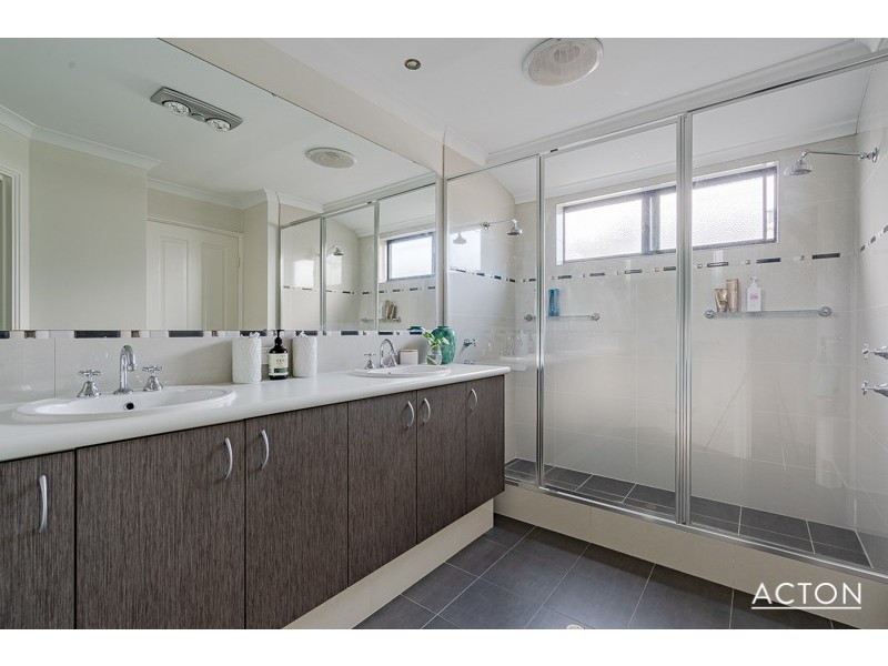 4 Calder Nook, Lakelands WA 6180