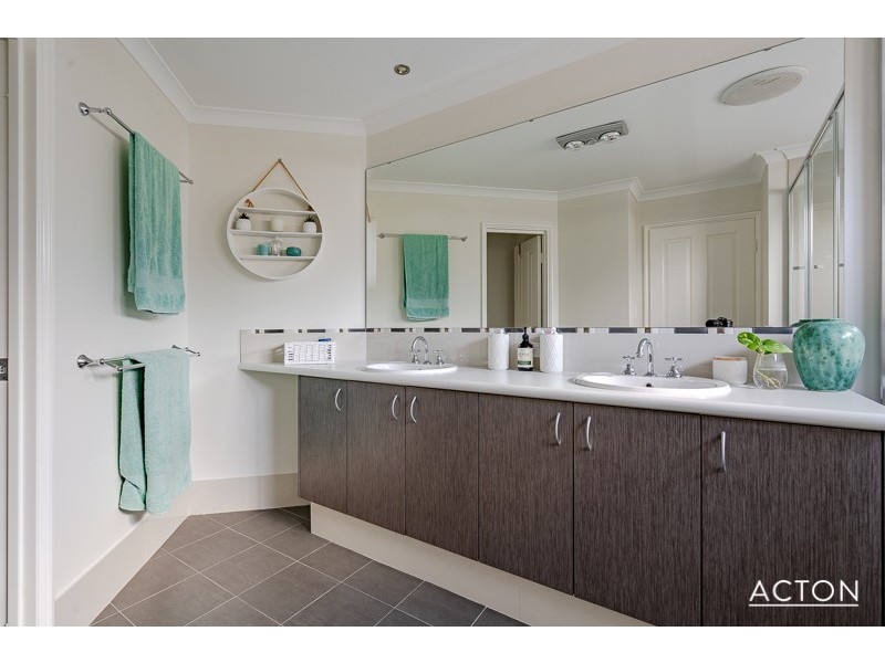 4 Calder Nook, Lakelands WA 6180