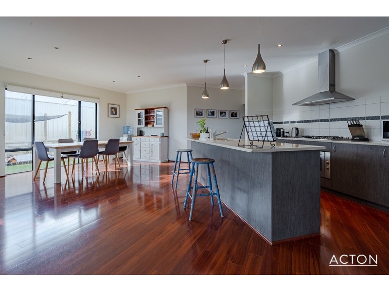 4 Calder Nook, Lakelands WA 6180