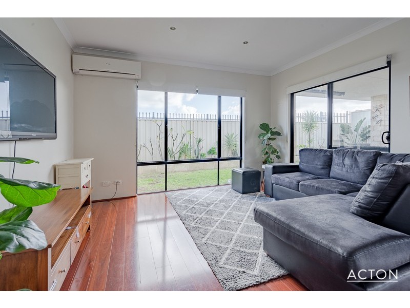 4 Calder Nook, Lakelands WA 6180