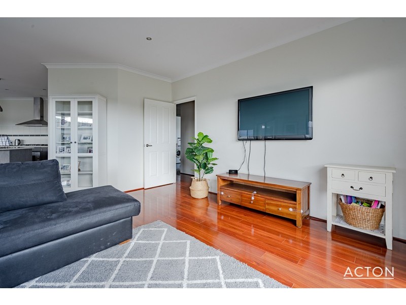 4 Calder Nook, Lakelands WA 6180