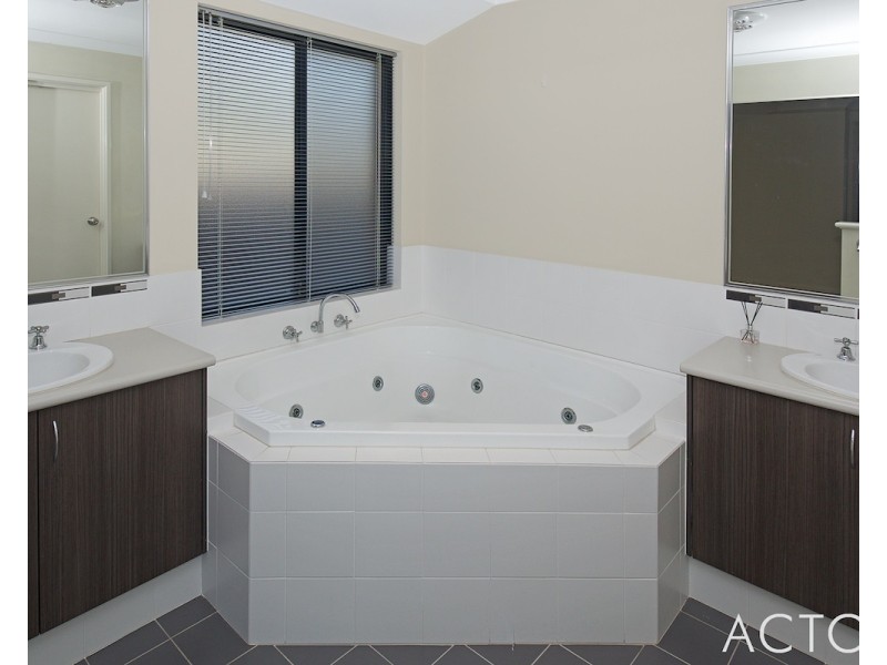 57 Karon Vista, Halls Head WA 6210