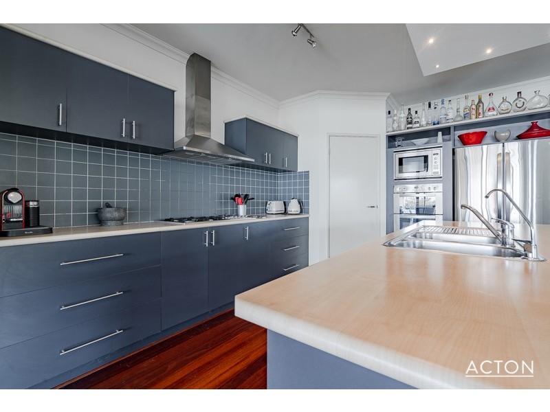 24 Pineknoll Gardens, Meadow Springs WA 6210