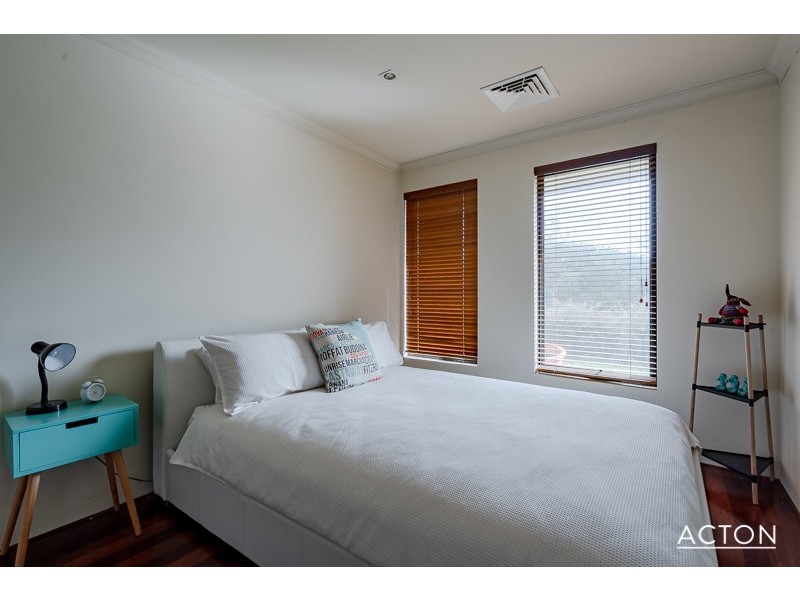 24 Pineknoll Gardens, Meadow Springs WA 6210