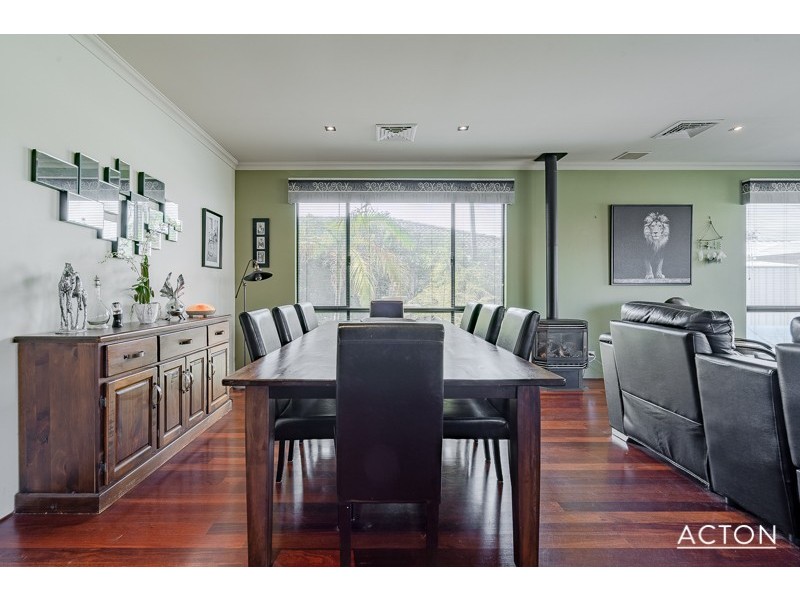 24 Pineknoll Gardens, Meadow Springs WA 6210