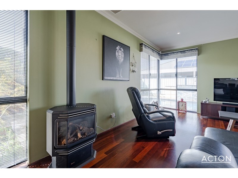 24 Pineknoll Gardens, Meadow Springs WA 6210