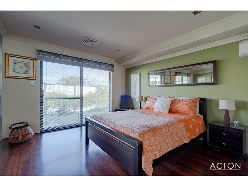 24 Pineknoll Gardens, Meadow Springs WA 6210