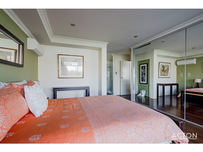 24 Pineknoll Gardens, Meadow Springs WA 6210