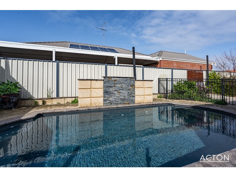 24 Pineknoll Gardens, Meadow Springs WA 6210