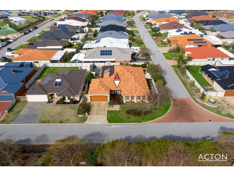 24 Pineknoll Gardens, Meadow Springs WA 6210