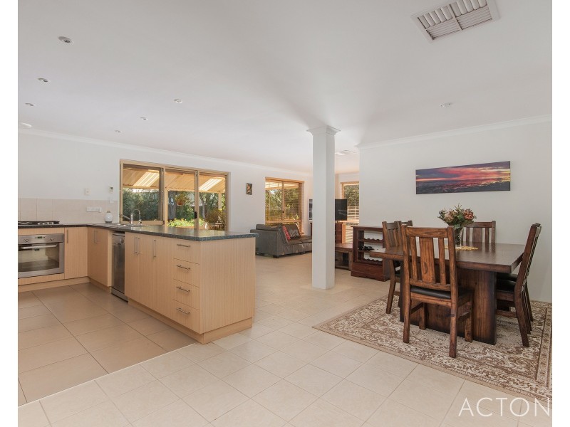 6 Bardoc Way, Greenfields WA 6210