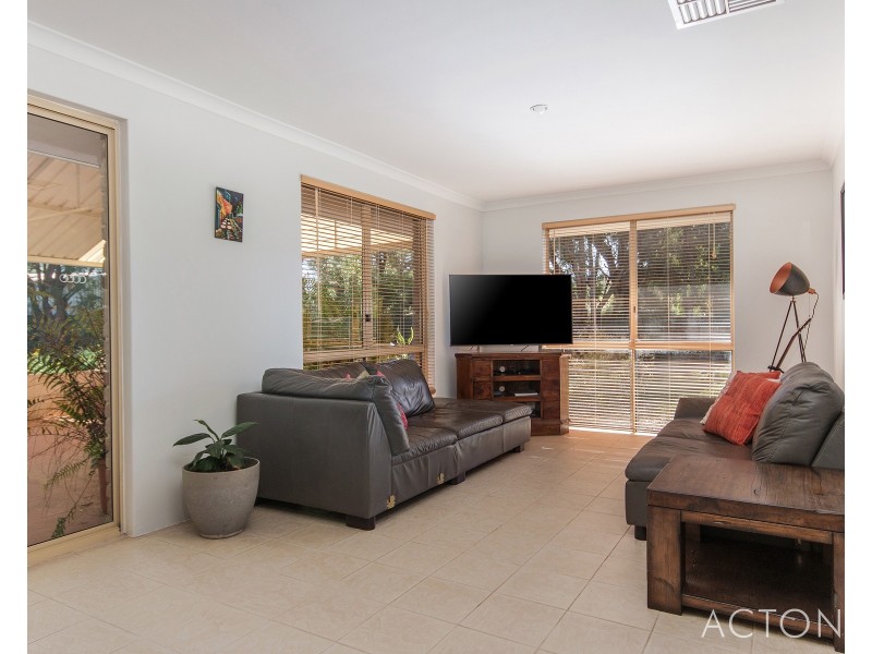 6 Bardoc Way, Greenfields WA 6210