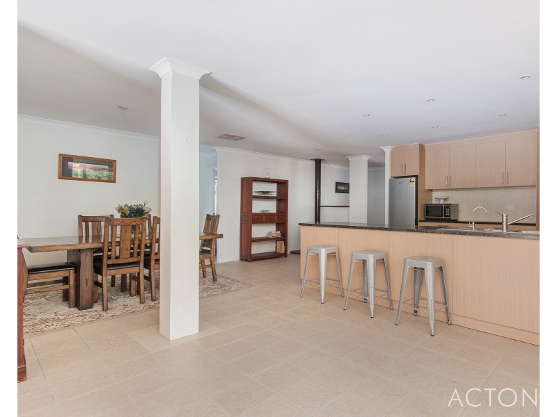 6 Bardoc Way, Greenfields WA 6210