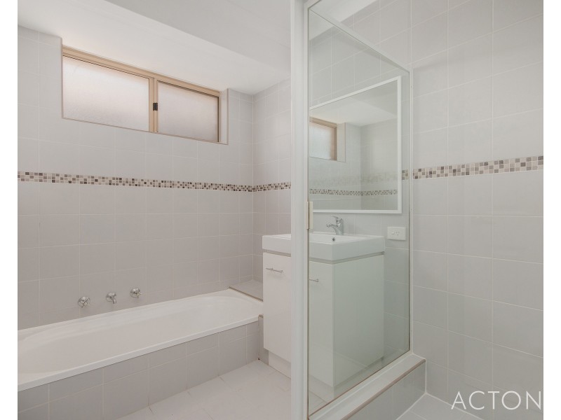 6 Bardoc Way, Greenfields WA 6210