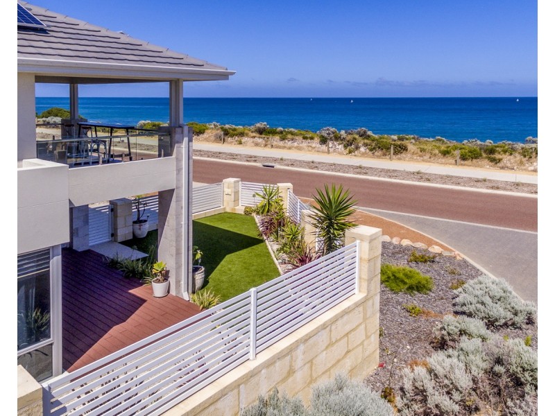 32 Acerosa Boulevard, Halls Head WA 6210