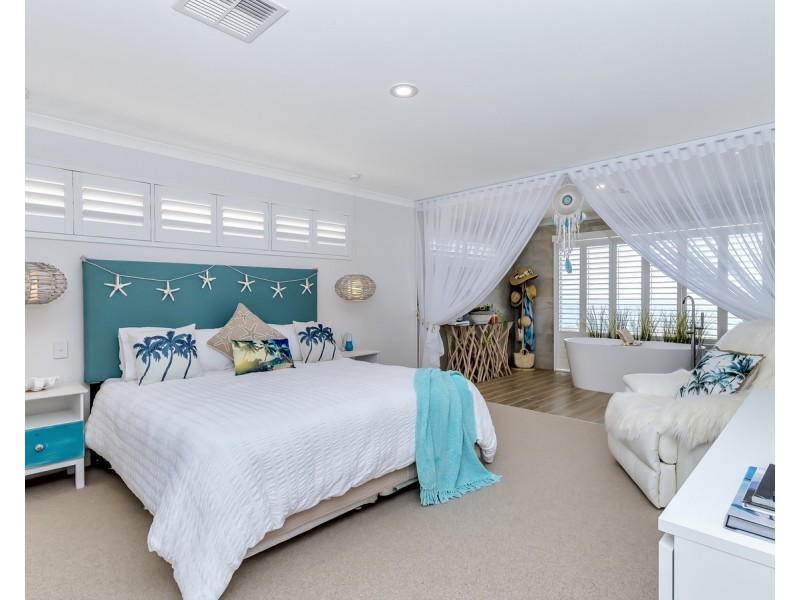 32 Acerosa Boulevard, Halls Head WA 6210