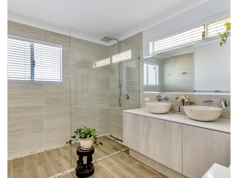 32 Acerosa Boulevard, Halls Head WA 6210