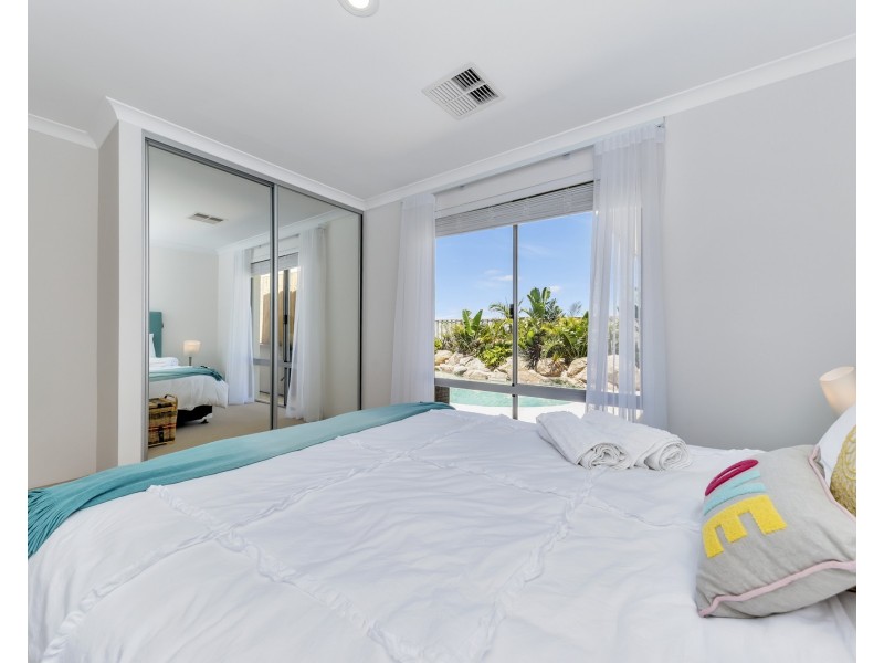 32 Acerosa Boulevard, Halls Head WA 6210