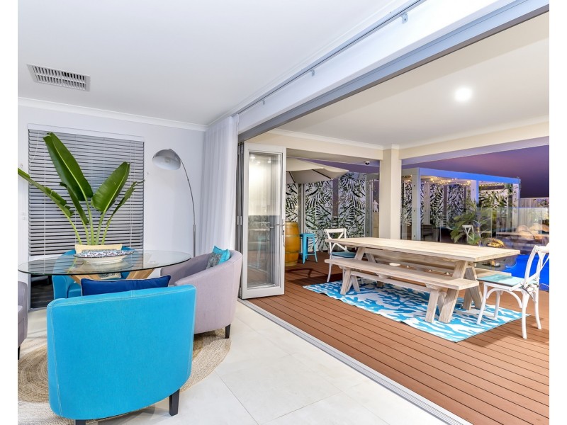 32 Acerosa Boulevard, Halls Head WA 6210