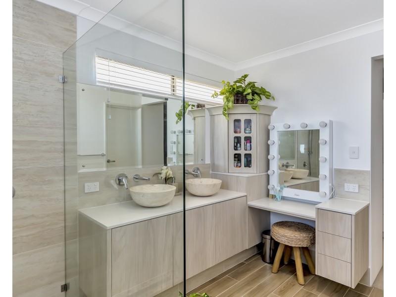32 Acerosa Boulevard, Halls Head WA 6210