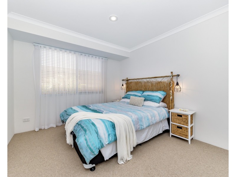 32 Acerosa Boulevard, Halls Head WA 6210