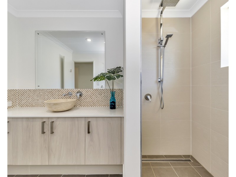 32 Acerosa Boulevard, Halls Head WA 6210