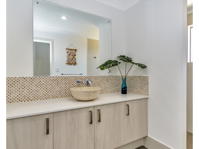 32 Acerosa Boulevard, Halls Head WA 6210