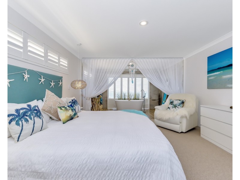 32 Acerosa Boulevard, Halls Head WA 6210