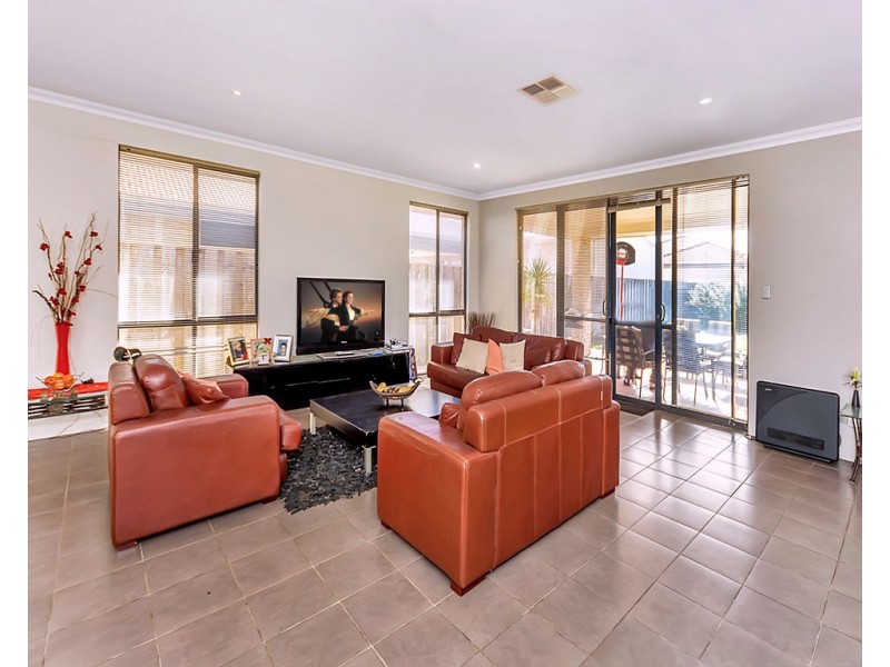 80 Buttercup Parkway, Halls Head WA 6210