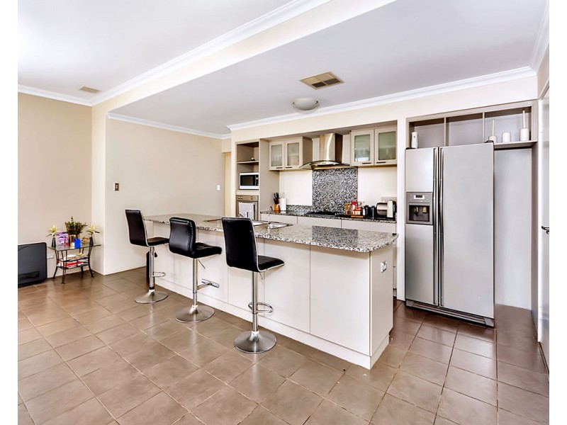 80 Buttercup Parkway, Halls Head WA 6210