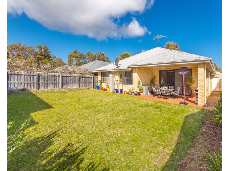 80 Buttercup Parkway, Halls Head WA 6210