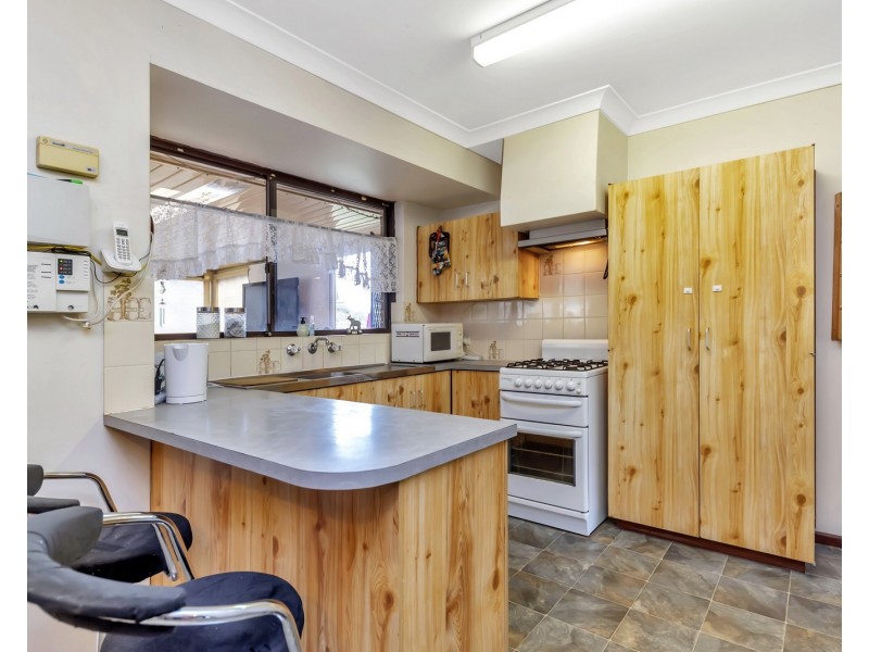 8 Amazon Drive, Greenfields WA 6210