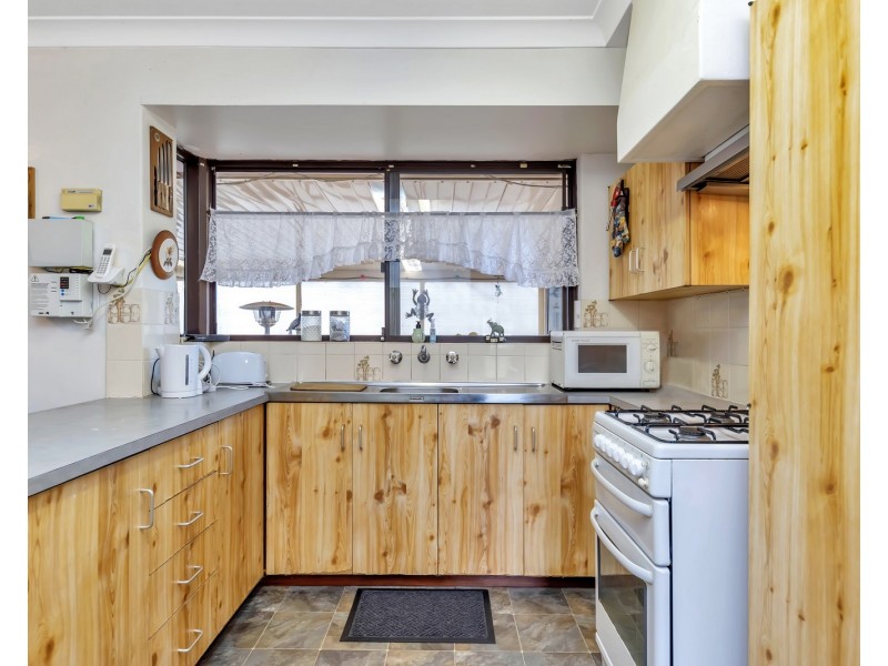 8 Amazon Drive, Greenfields WA 6210