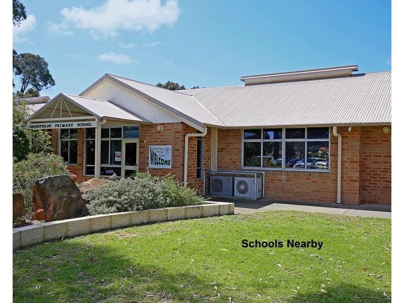 8 Amazon Drive, Greenfields WA 6210