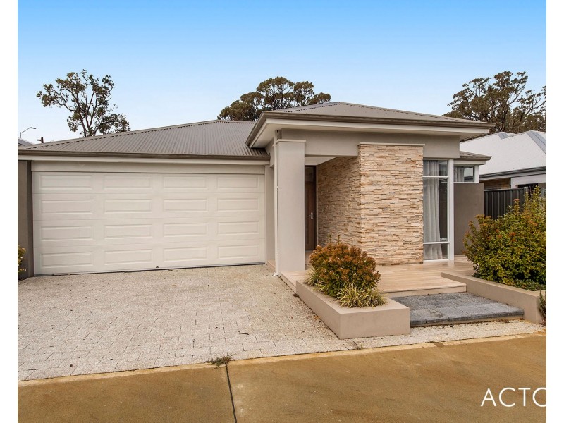 21 Gooljak Rise, Lakelands WA 6180