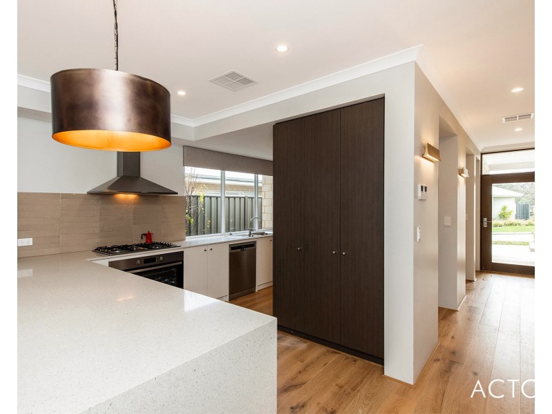 21 Gooljak Rise, Lakelands WA 6180