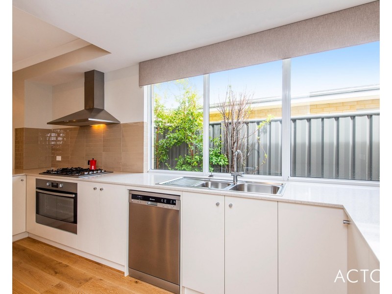 21 Gooljak Rise, Lakelands WA 6180