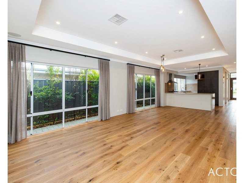21 Gooljak Rise, Lakelands WA 6180