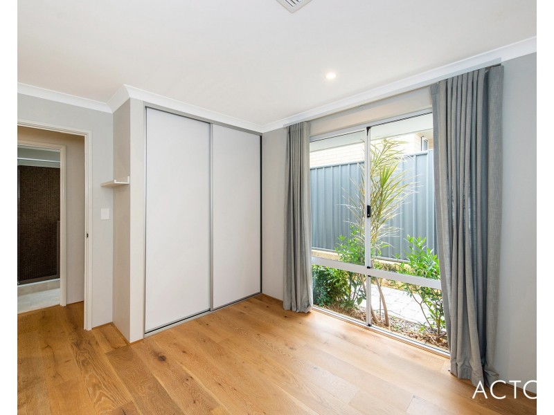 21 Gooljak Rise, Lakelands WA 6180