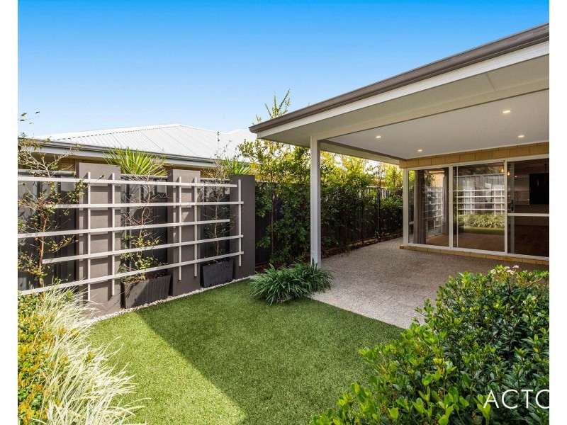 21 Gooljak Rise, Lakelands WA 6180