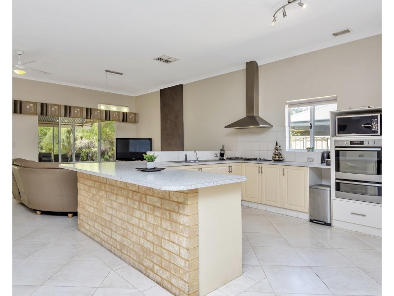 71 Midsummer Circle, Pinjarra WA 6208