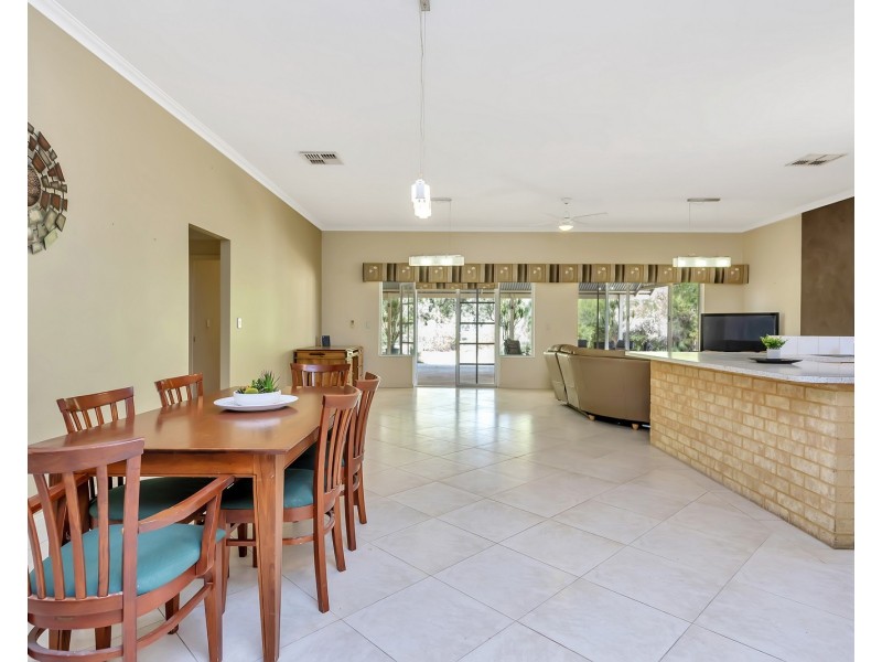 71 Midsummer Circle, Pinjarra WA 6208