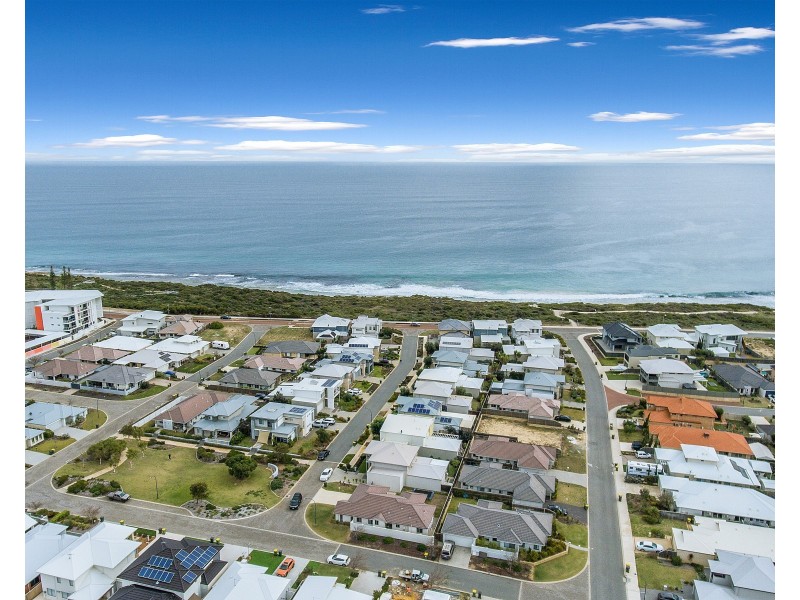 8 Teneriffe Rise, Halls Head WA 6210