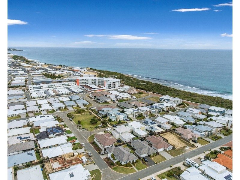 8 Teneriffe Rise, Halls Head WA 6210