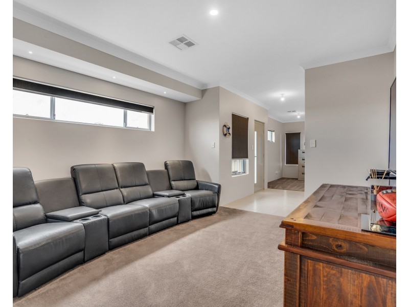8 Teneriffe Rise, Halls Head WA 6210