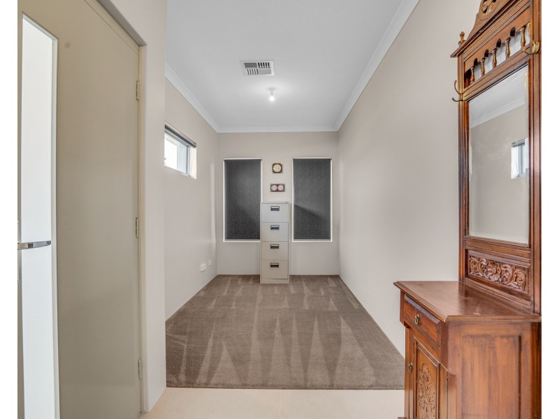 8 Teneriffe Rise, Halls Head WA 6210